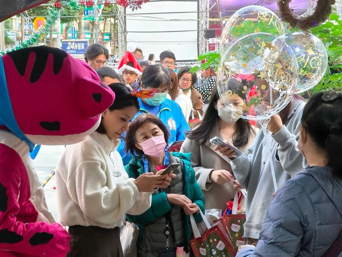 LINE_ALBUM_經國家樂福耶誕公益活動_241212_5